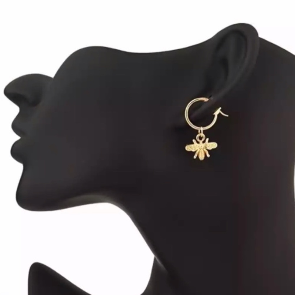 Cute Bee Studs Gold Earrings, NICE EARRINGS, CUTE EARRINGS - Picture 4 of 4